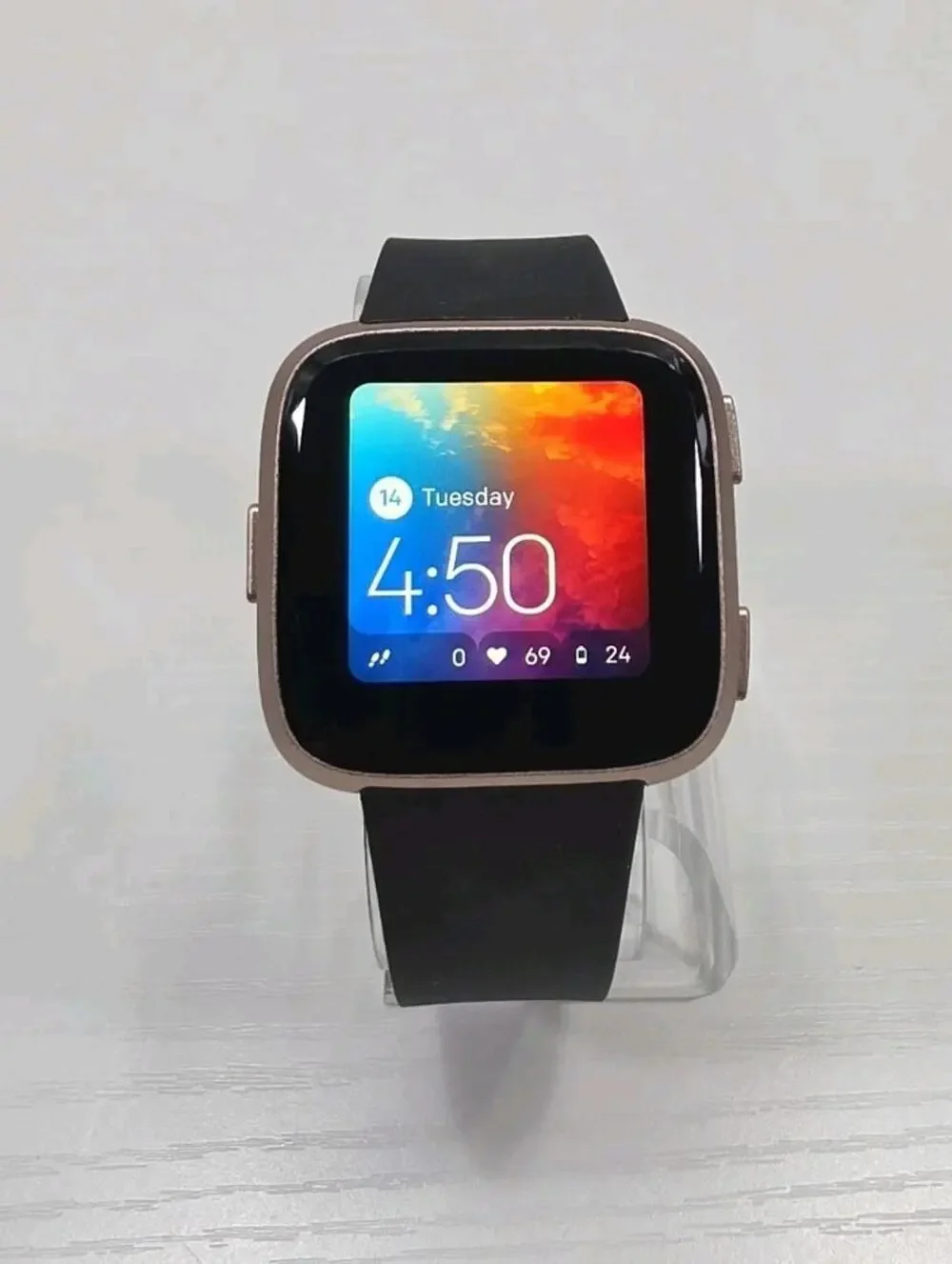 Fitbit Versa Smartwatch Fitness HR Bluetooth Activity Tracker W/ Charger F101